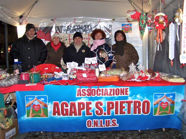 Foto di gruppo al Mercatino di Natale 2010